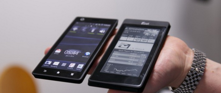 На IFA показали смартфон с двумя экранами — обычным ЖК и E-Ink
