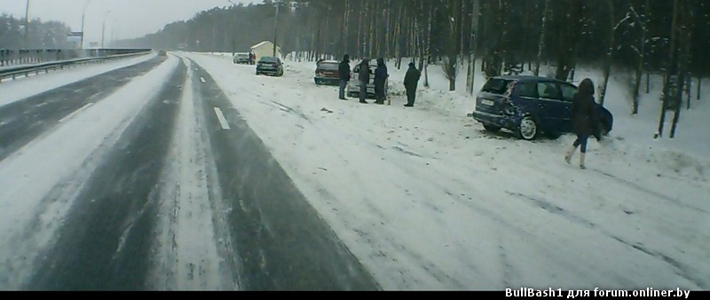 На МКАД насмерть сбили парня, помогавшего достать автомобиль из кювета