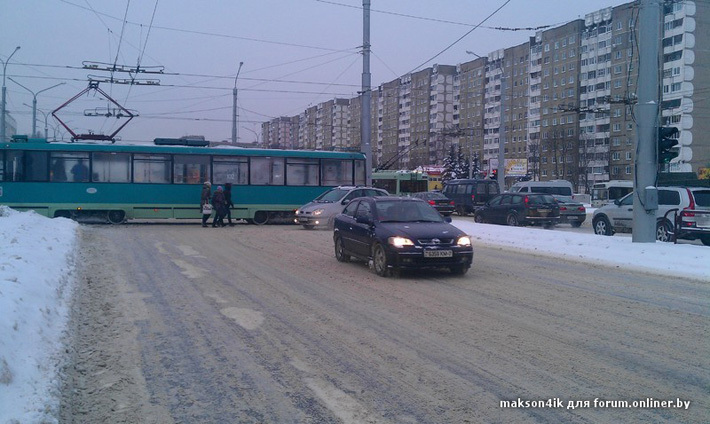 Влетел в фонарный столб: на новой дороге на улице Рокоссовского случилось ДТП