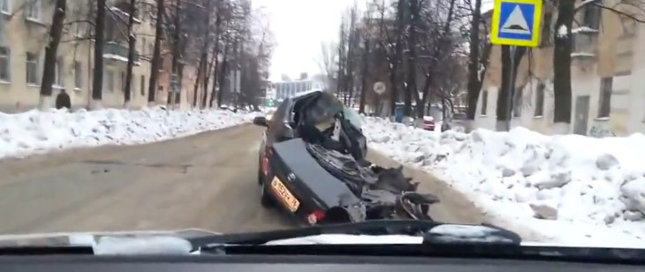 Россия: водитель разбитой в ДТП машины возил труп своего приятеля 