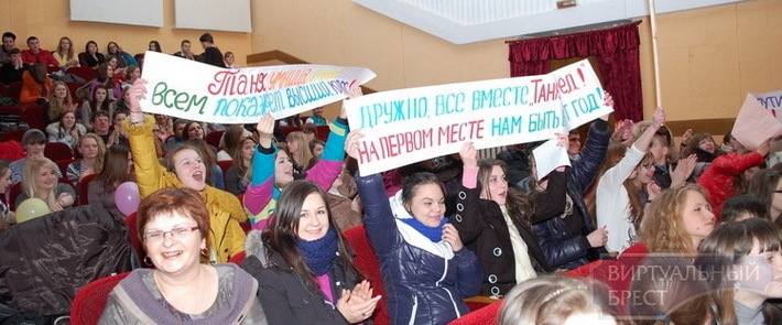 Группа поддержки на конкурсе Группа поддержки на конкурсе
