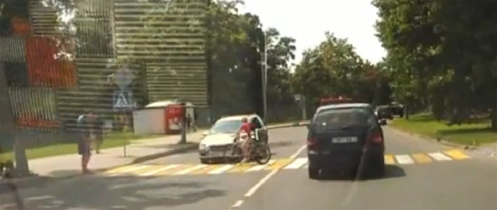 Появилось видео ДТП в Пинске: под машину попал мальчик на велосипеде