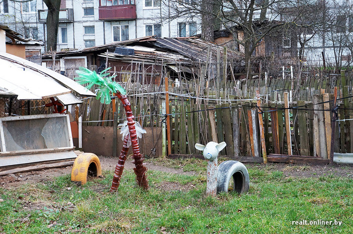 В Барановичах десятки семей живут в деревянных бараках царских времен