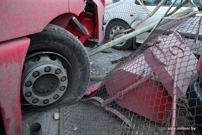 Из-за одной ошибки нетрезвого водителя фуры получили повреждения 7 автомобилей