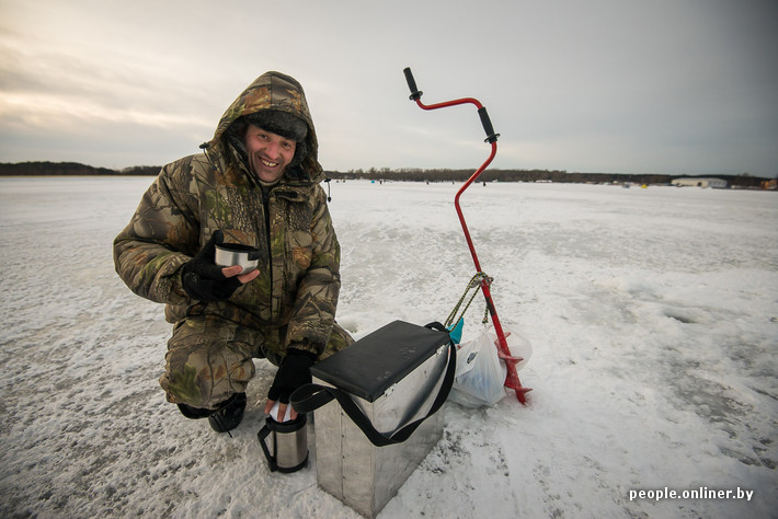 Как устроена подледная ловля на Минском море