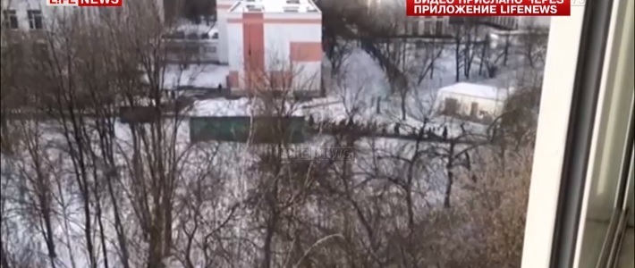 Москва: вооруженный старшеклассник проник в школу и взял в заложники два десятка учеников