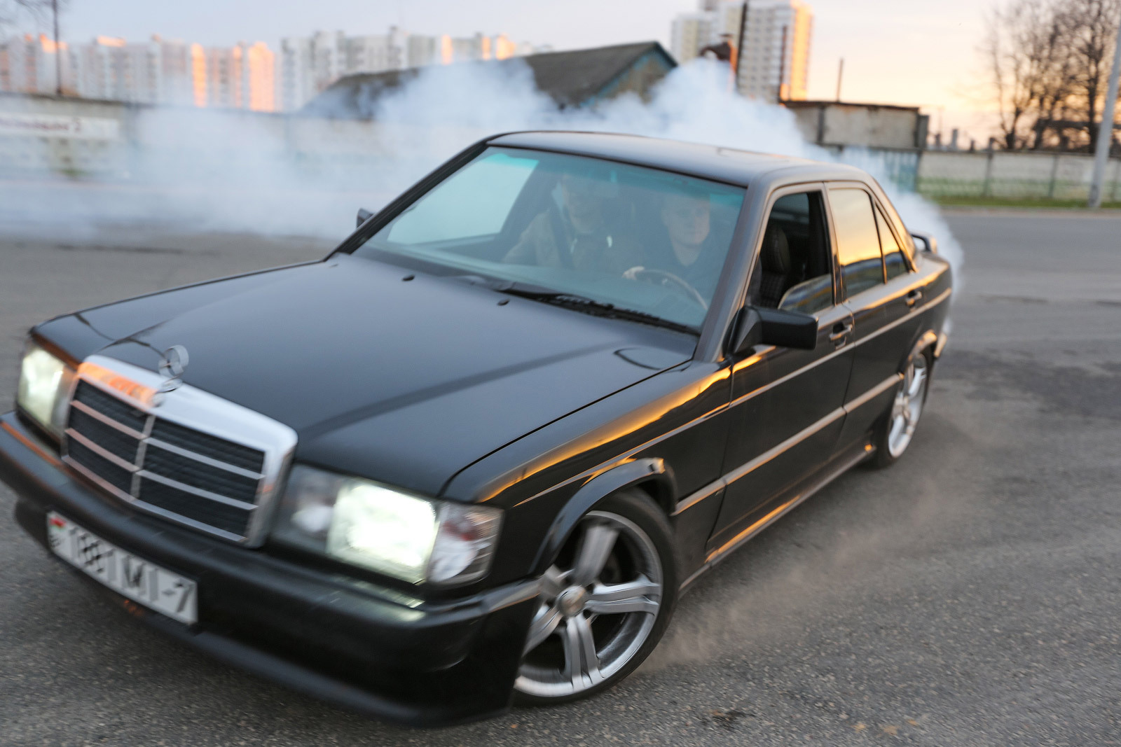 Зачем Mercedes 190 двигатель от W140?