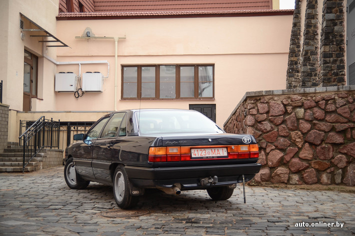 Консоль салона (центральная часть) Audi 100 С3 1982-1988 2.1 л. бензин WC | 9097