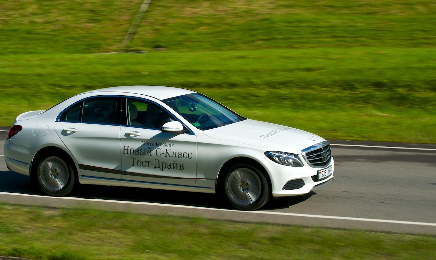 Проверяем, как системы помощи водителю на Mercedes С-Class работают в Минске