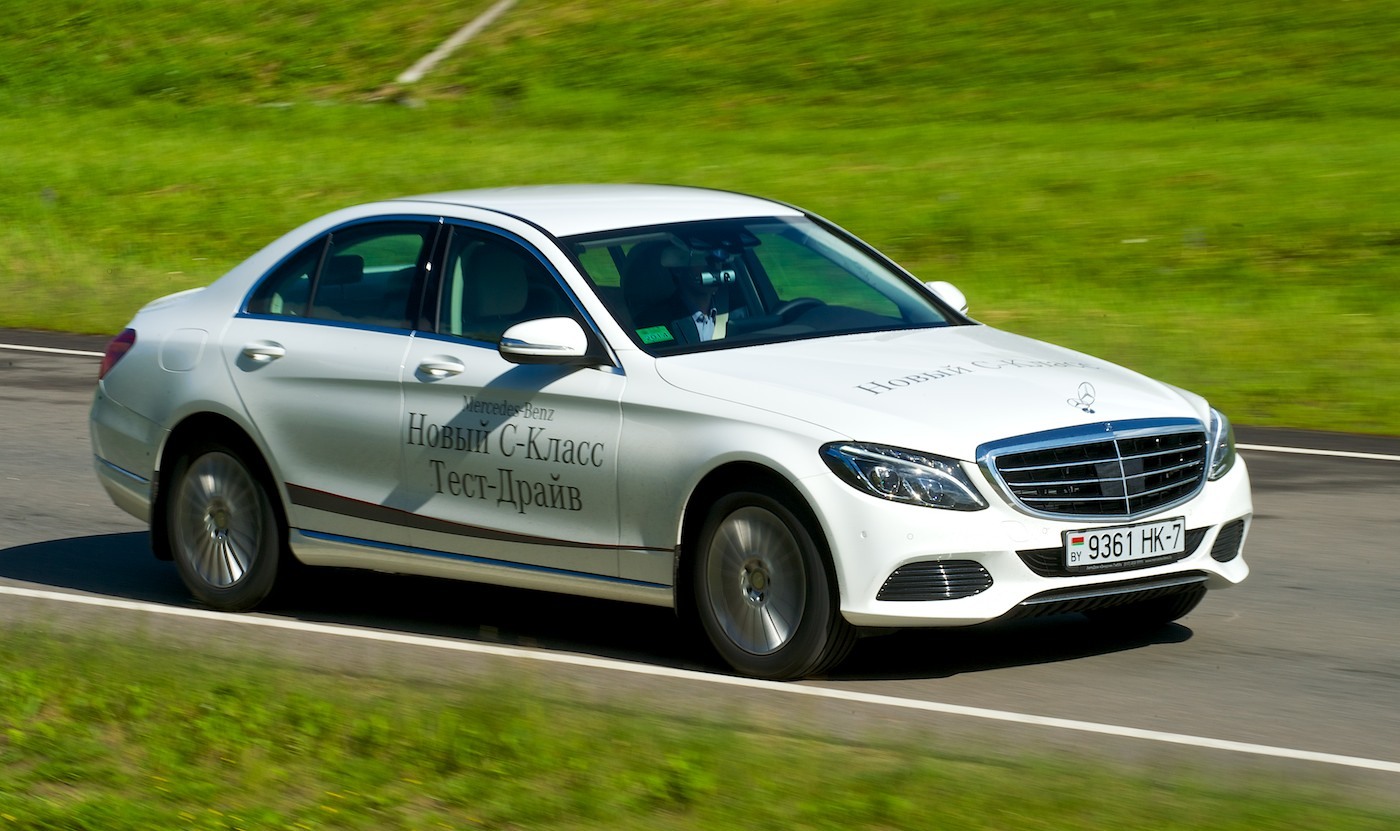 Проверяем, как системы помощи водителю на Mercedes С-Class работают в Минске