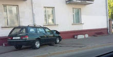 Очевидец: в Минске водитель Peugeot в результате ДТП въехал в дом