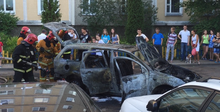 В Уручье на парковке сгорел Ford Foсus, «зацепив» соседние автомобили