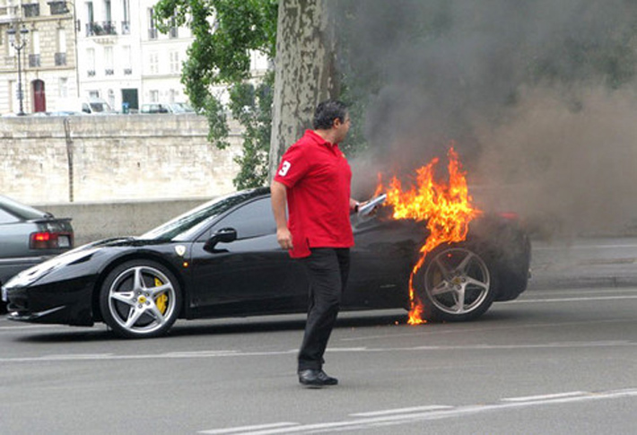 Ferrari отзывала автомобили из-за возможности возгорания