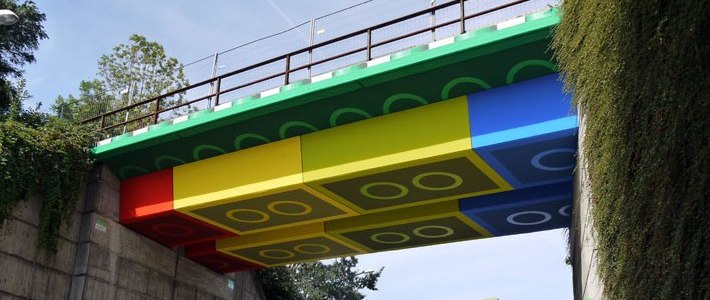 Немецкий уличный художник «замаскировал» мост под конструктор LEGO (фото)