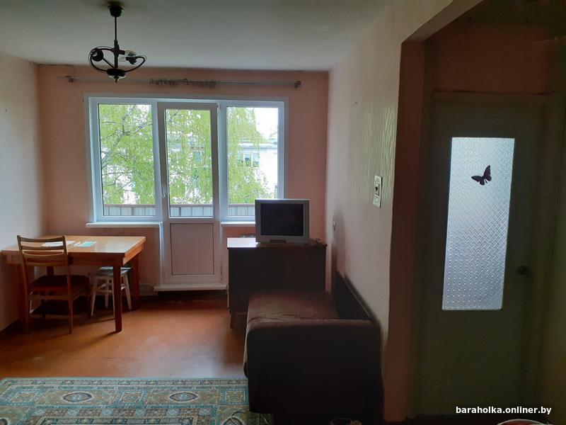 два человека спят. джозеф гордон-левитт 500 дней лета. парень и девушка в квартире. жить с парнем в одной комнате. мужчина и женщина вместе.