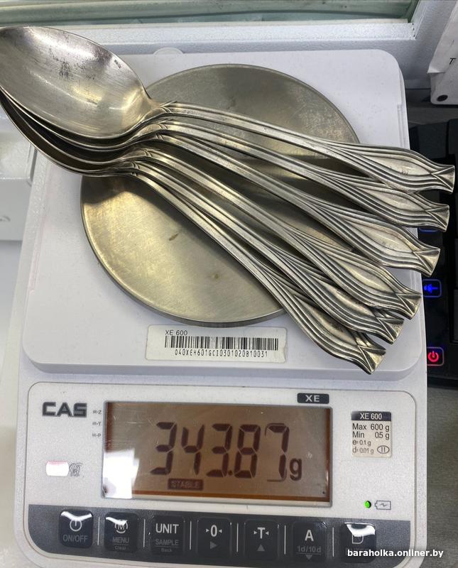 есть серебряными приборами