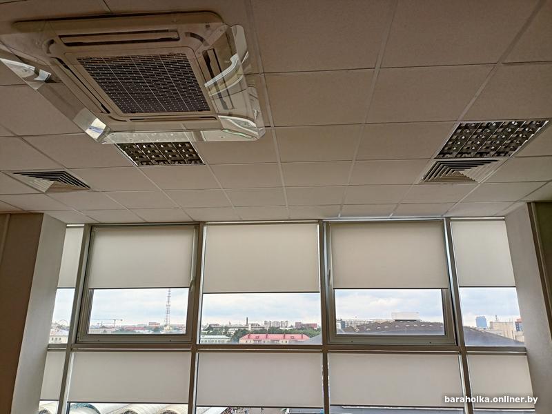 офис с панорамными окнами. пластиковые окна в офисе. кабинет с окном. пластиковые окна в офисе. выбираем окна в офисе компании.