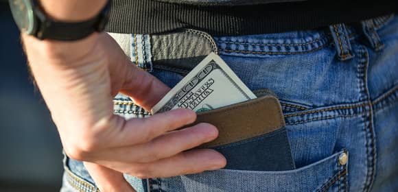 Сантехник, электрик, кровельщик. Нашли специальности с «айтишной» зарплатой