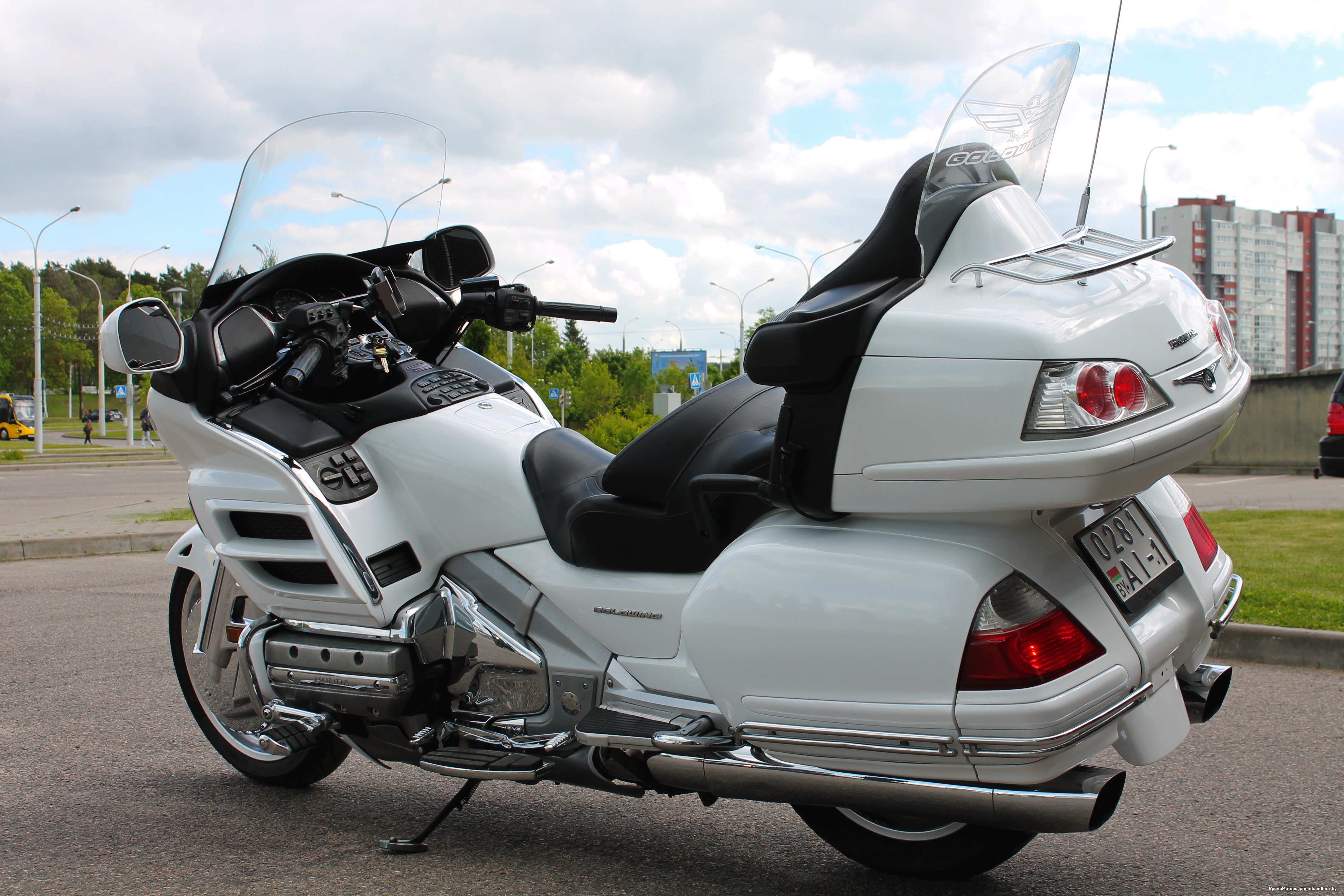 Honda Goldwing за рулем по трассе