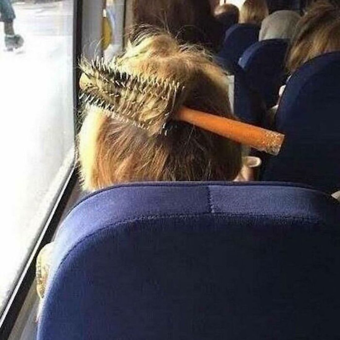 Волосы в общественном транспорте