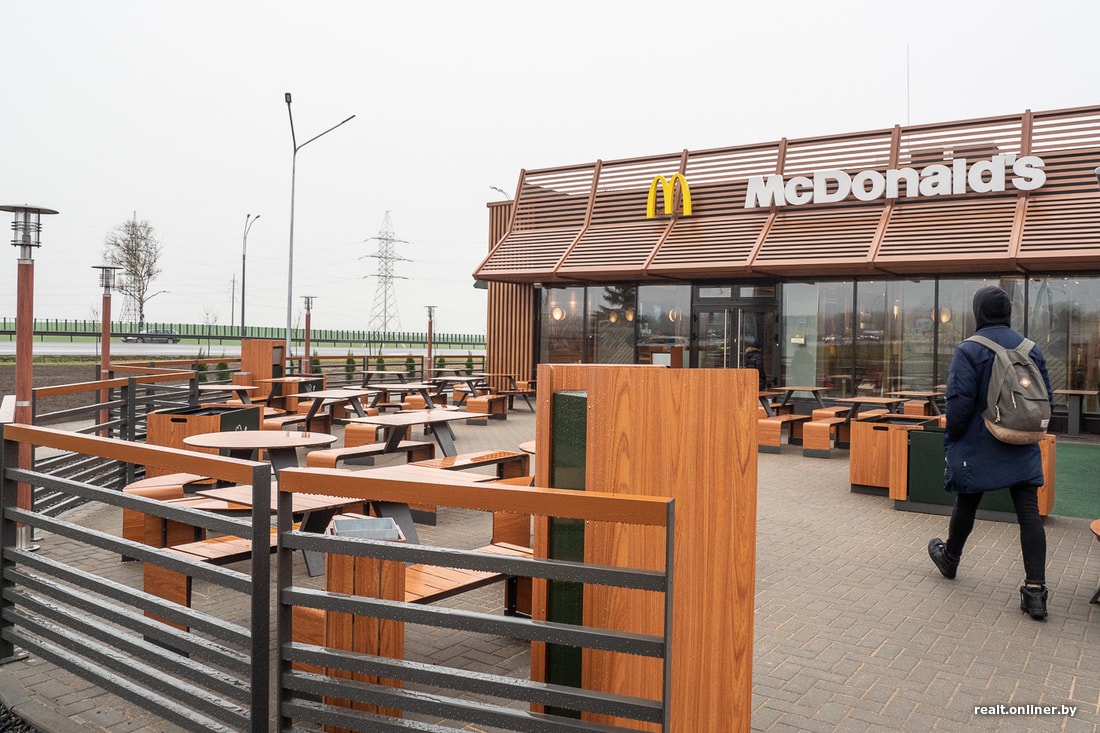 С McCafe и обслуживанием за столиками. В Чижовке открылся 15-й по счету « МакДональдс» Минска