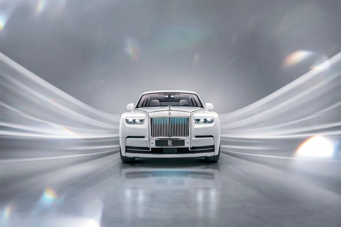 Rolls-Royce Phantom стал еще лучше. Занимаем очередь