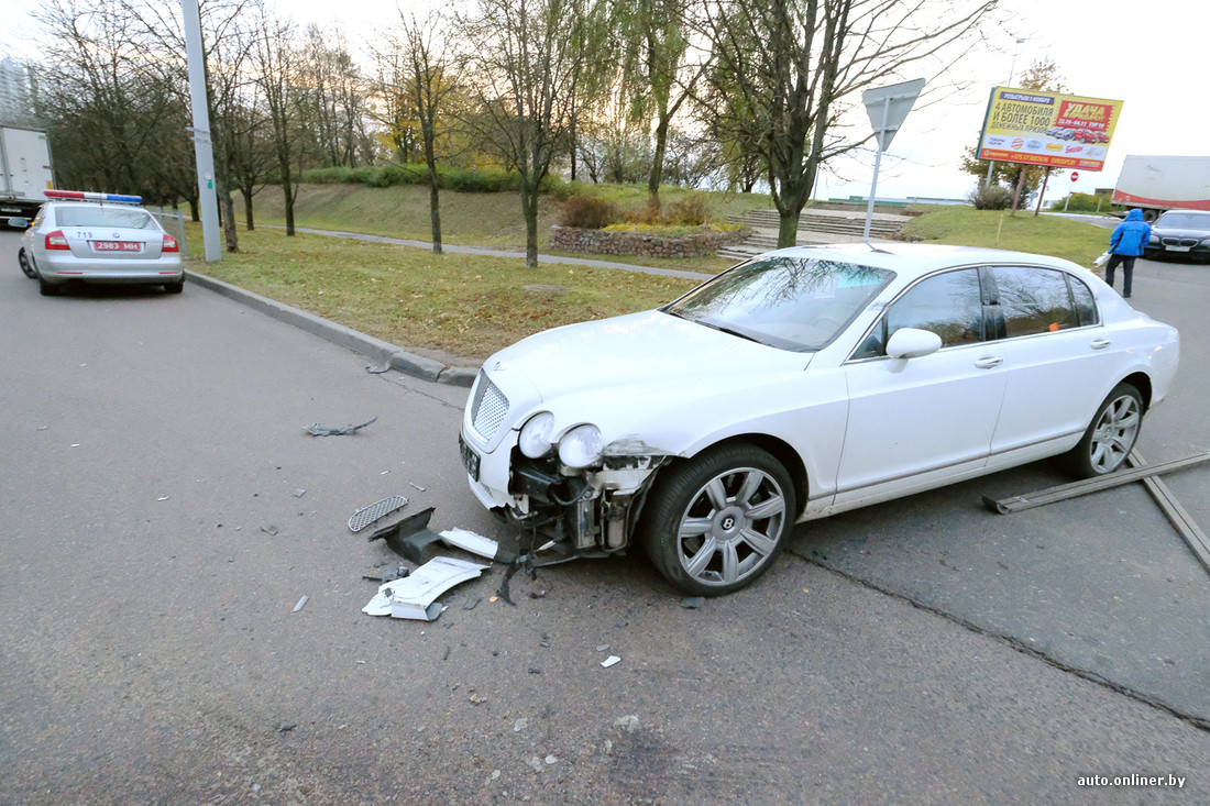 Bentley Flying Spur авария