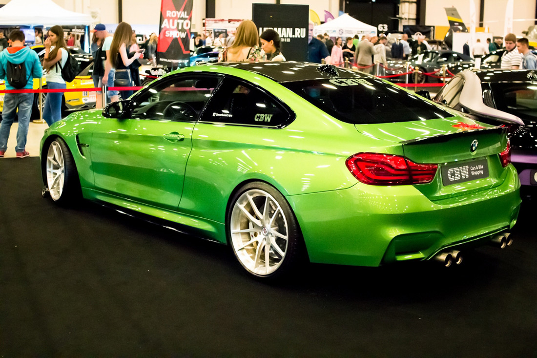 Фоторепортаж с международной автовыставки Royal Auto Show X