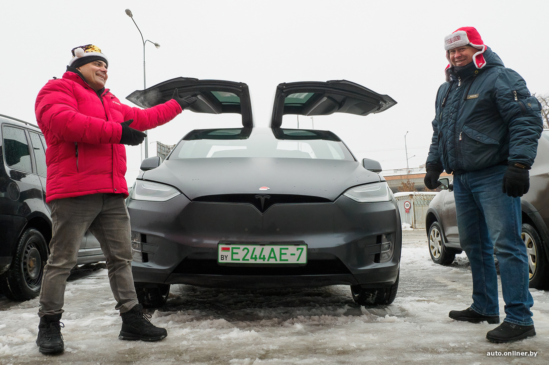 Миссия: Новый год. Зачем Краснов привязал елку к Tesla Model X?