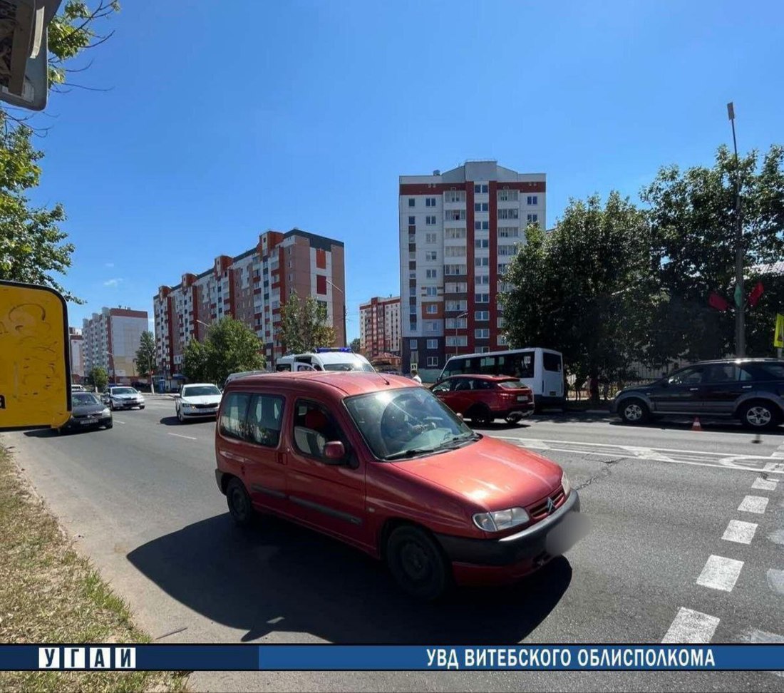 В Витебске водитель сбил семилетних мальчика и девочку, дети в больнице