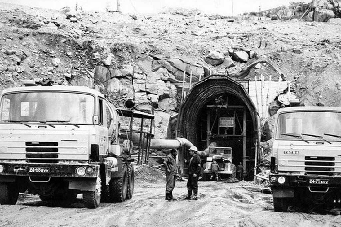 1974 стройка века хабаровск название железной дороги. Кодарский тоннель БАМ. Северомуйск КРАЗ. Нагорный тоннель БАМА. Техника Строителей БАМА.