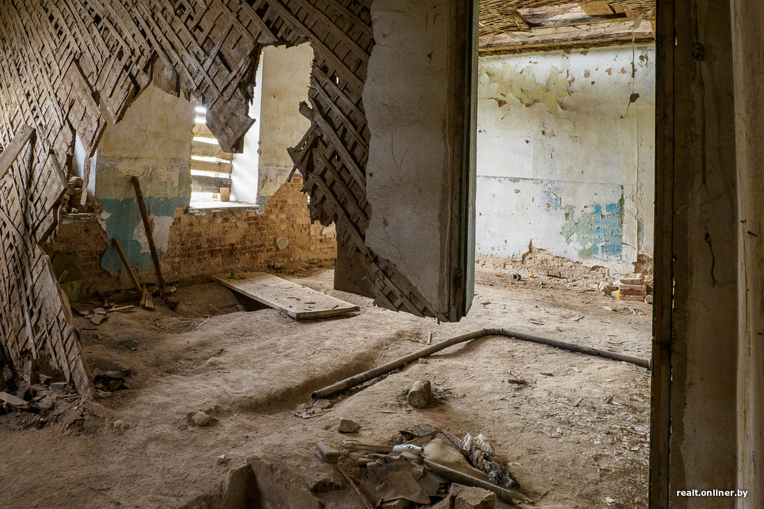 «На реставрацию нужно $800 000». Как простые белорусы спасают разрушающийся дворец в Брестской области