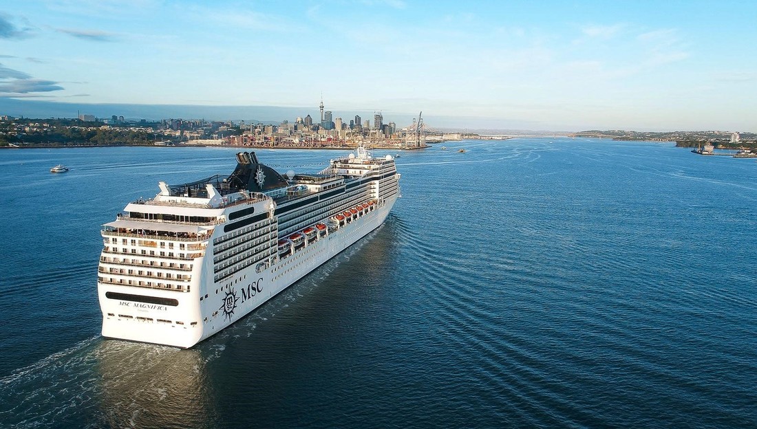 Круиз из дубая на лайнере 2025. Круизы MSC magnifica. MSC Cruises – MSC magnifica. MSC magnifica круизный лайнер. Лайнер MSC magnifica 5.