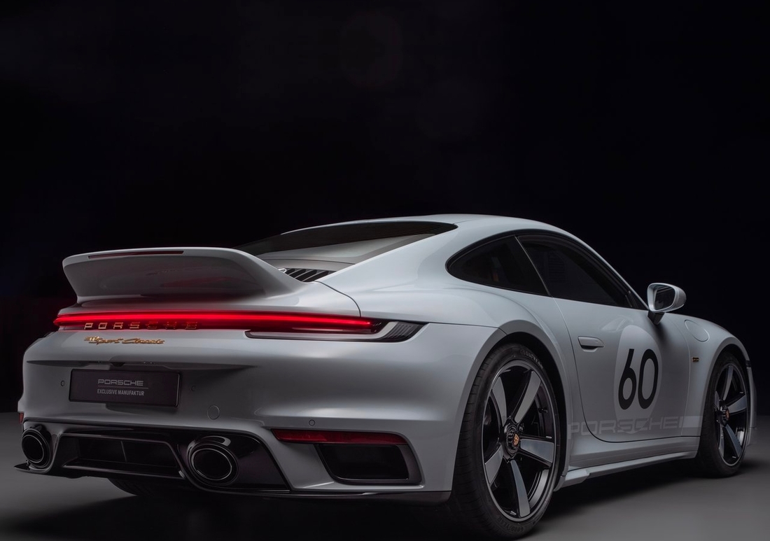 Porsche представила 550-сильный 911 с механической коробкой передач