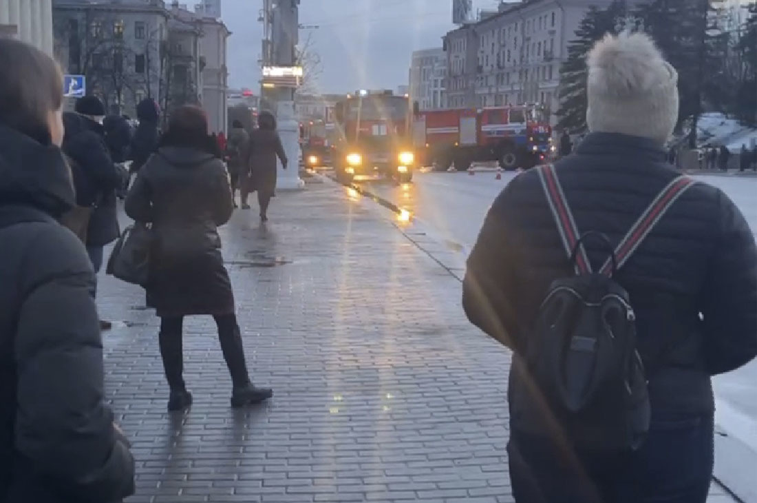 В метро в районе станции «Октябрьская» произошло задымление — работали  спасатели, пострадавших нет