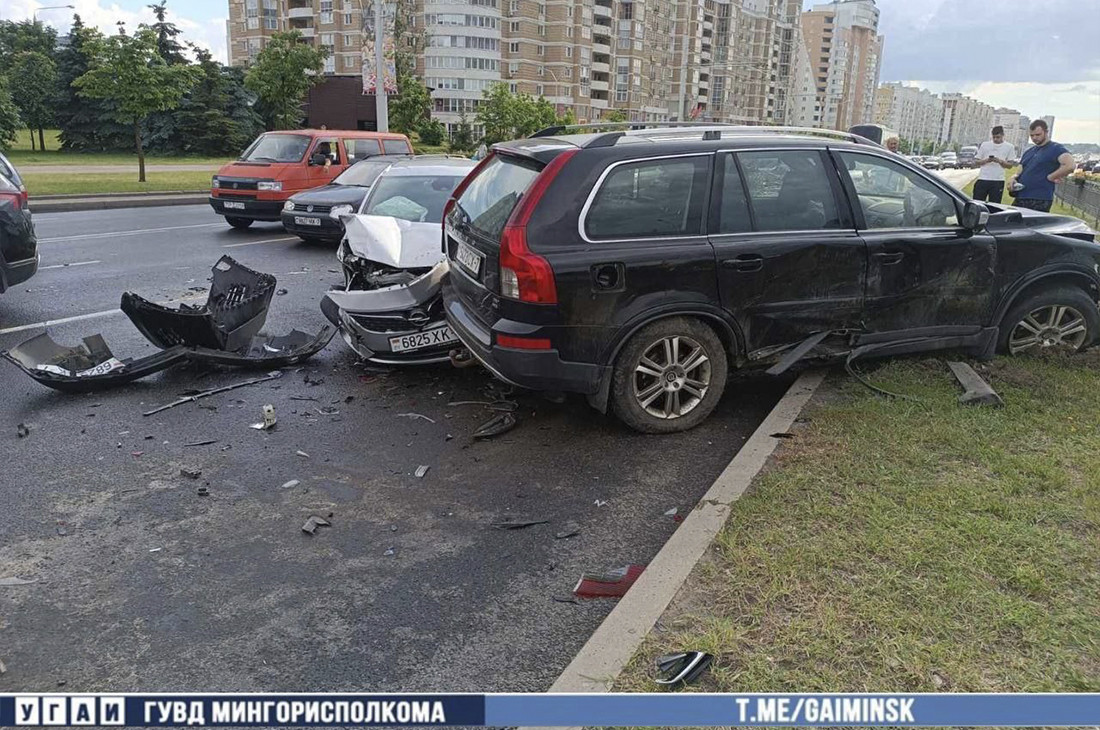 Массовая авария в Минске — повреждено шесть легковушек