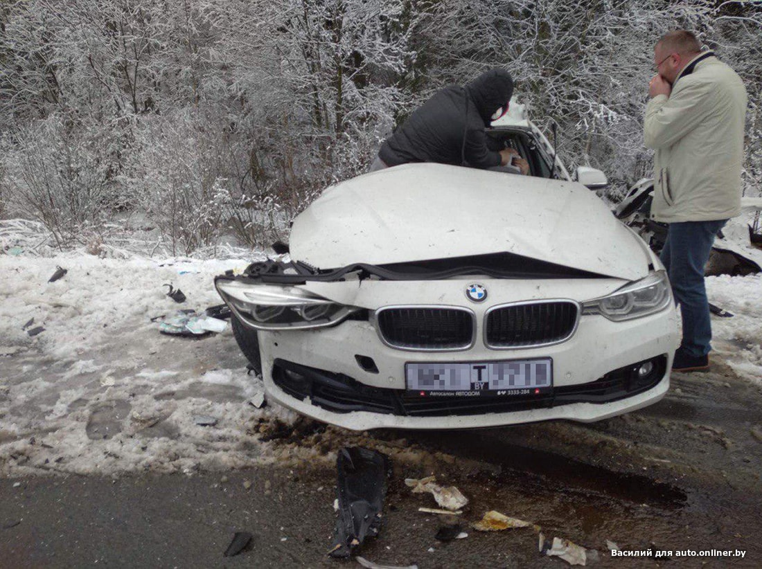 Авария на трассе М1: BMW вынесло под встречную фуру