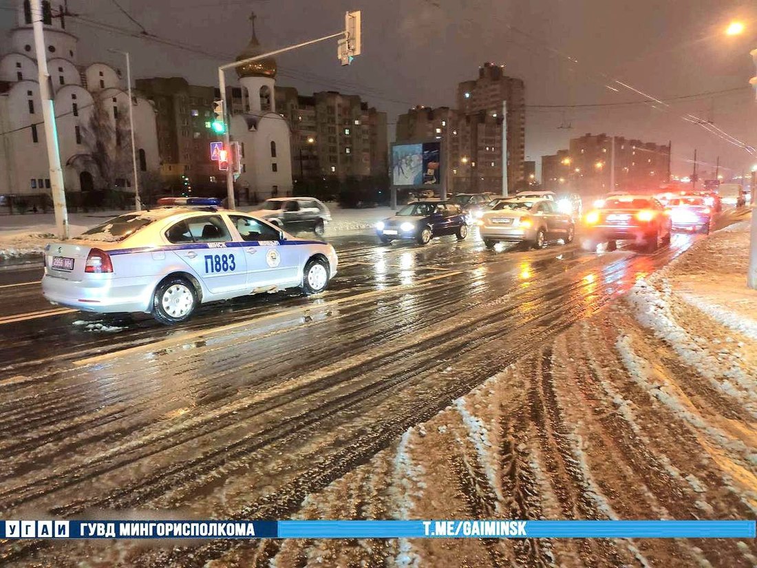 В Минске водитель Volvo сбил женщину на переходе, это попало на видео