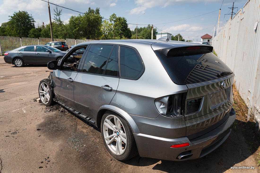 Девушка судится с администрацией парковки из-за сгоревшего BMW X5