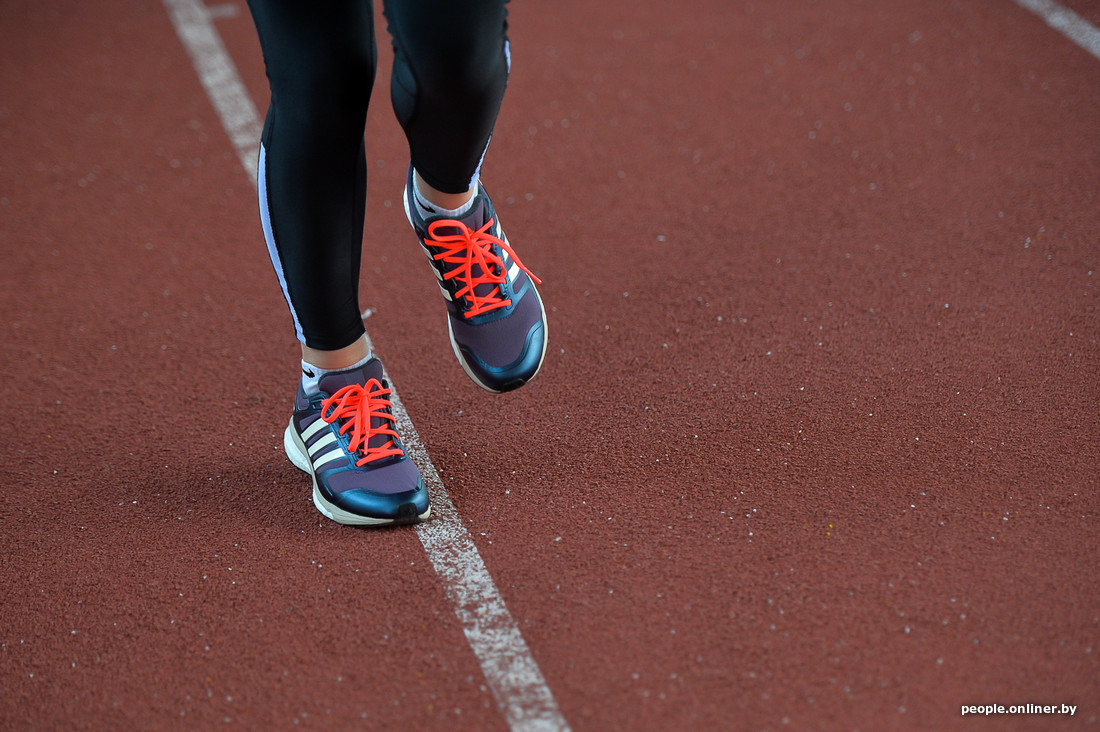 Какие должны быть кроссовки для бега. Кроссовки для бега на 100 метров. В какой обуви бегать.