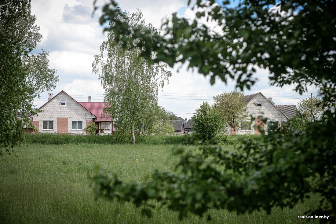 Автобус агрогородок. Агрогородок рассвет. Агрогородок Дубно. Школа в деревне. Обычное село.