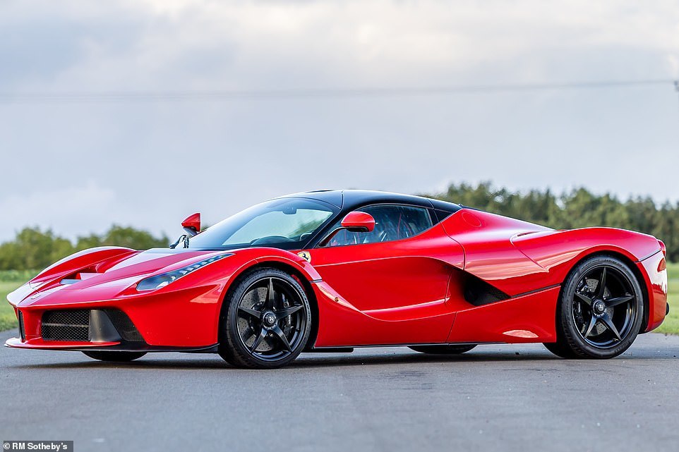 45 млн просмотров. Ferrari LAFERRARI 2022. Феррари 2014. Коллекция суперкаров. Суперкар в доме.