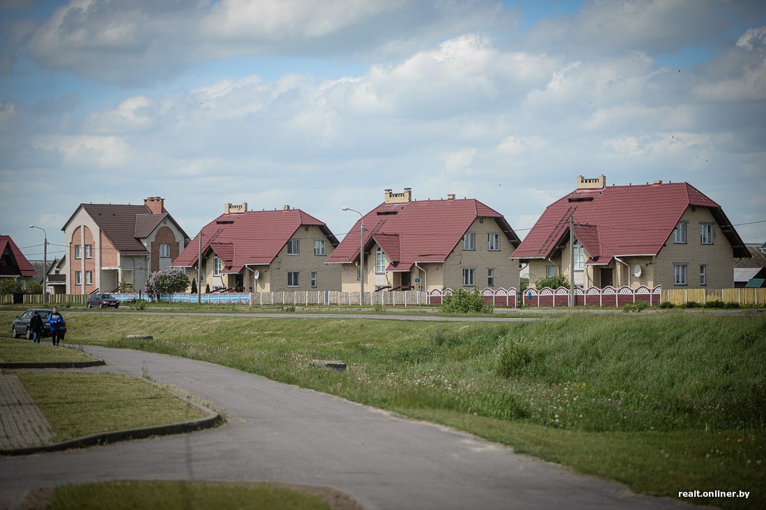 Попали в образцовый агрогородок, а потом заглянули в обычный