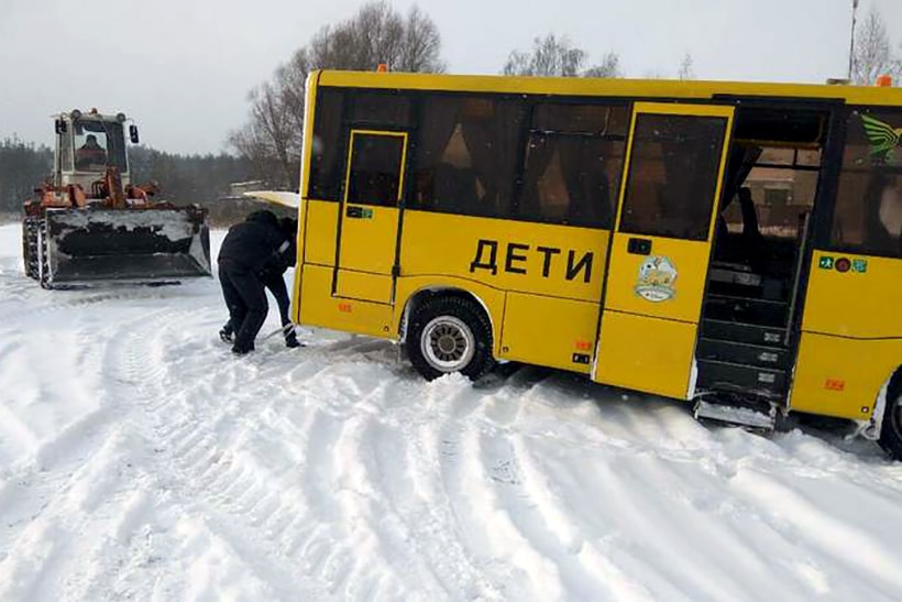 Газель буксует в снегу