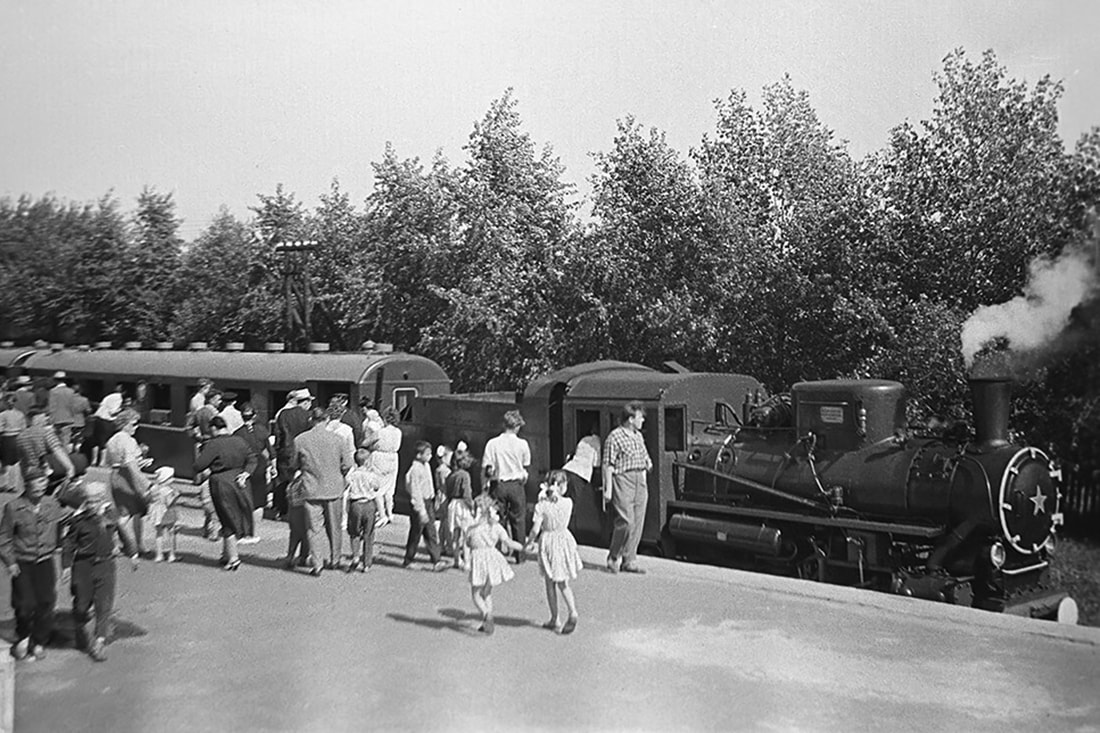 Дорога 1953. ДЖД Сталиногорск. Сталиногорская детская железная дорога. 1953 — Открыта Сталиногорская детская железная дорога.. 21 Декабря 1953 года открыта Сталиногорская детская железная дорога.