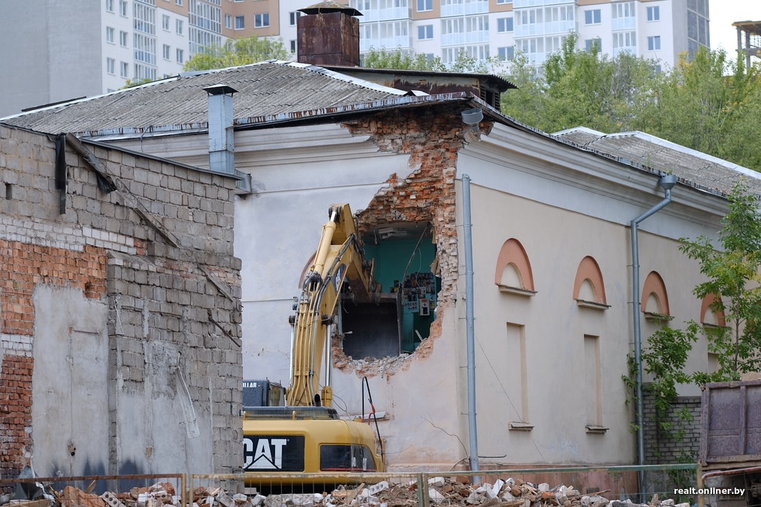 В Грушевке все же начали сносить кинотеатр «Авангард»