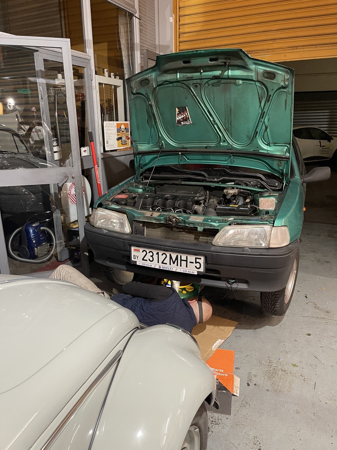 Белорус с сыном отправились на стареньком Peugeot 106 в Испанию. Доехали?