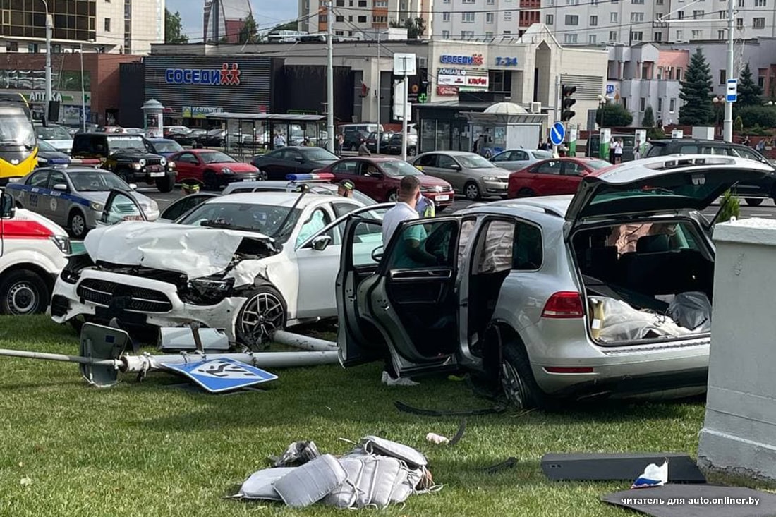 Серьезное ДТП на проспекте возле Дома футбола, шестеро пострадавших