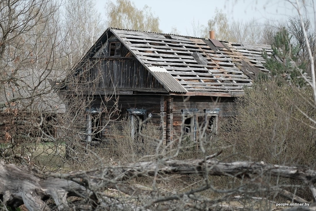 Деревня числа. 35мм мёртвая деревня. Посещение убитая деревня. Почта России в мертвых деревнях.