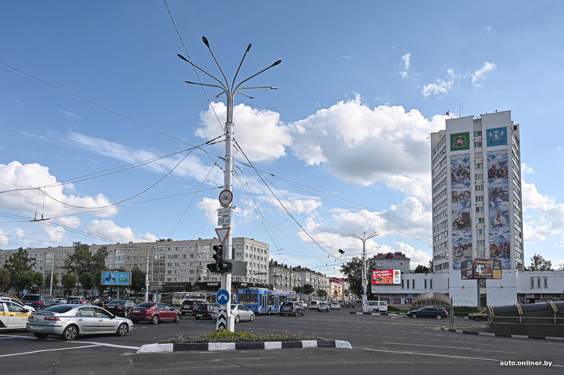 Город для машин, где всем хватает парковок. Где это?